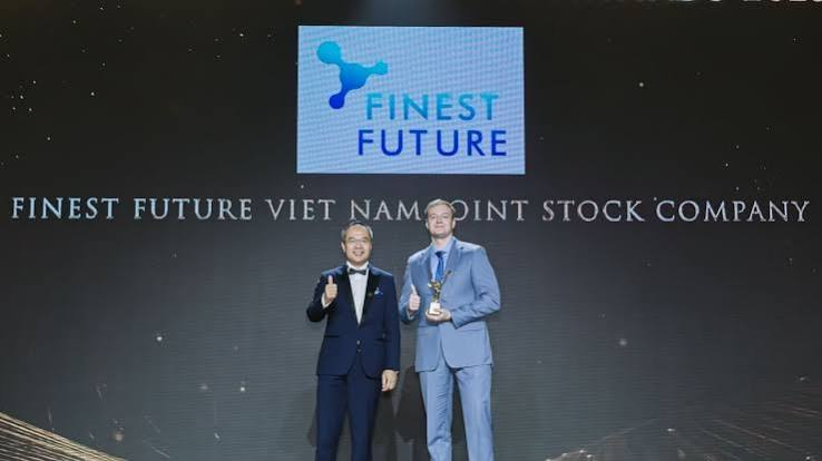 Accepting the APEA 2024 Inspirational Brand Award on stage for Finest Future Vietnam